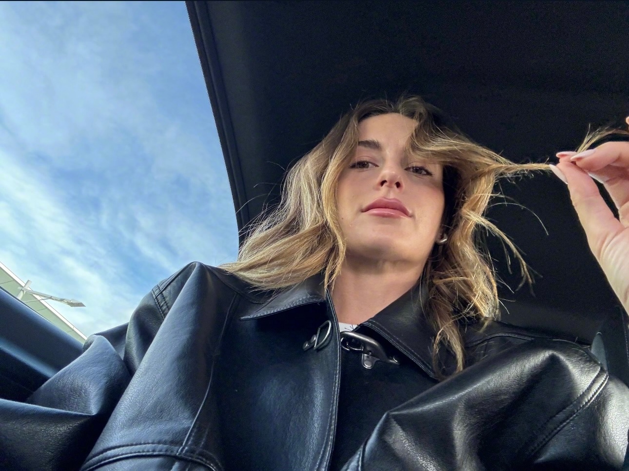 才不会有人嫉妒我她们只会爱上我这个女王大人又在散发魅力了 🔴🔵