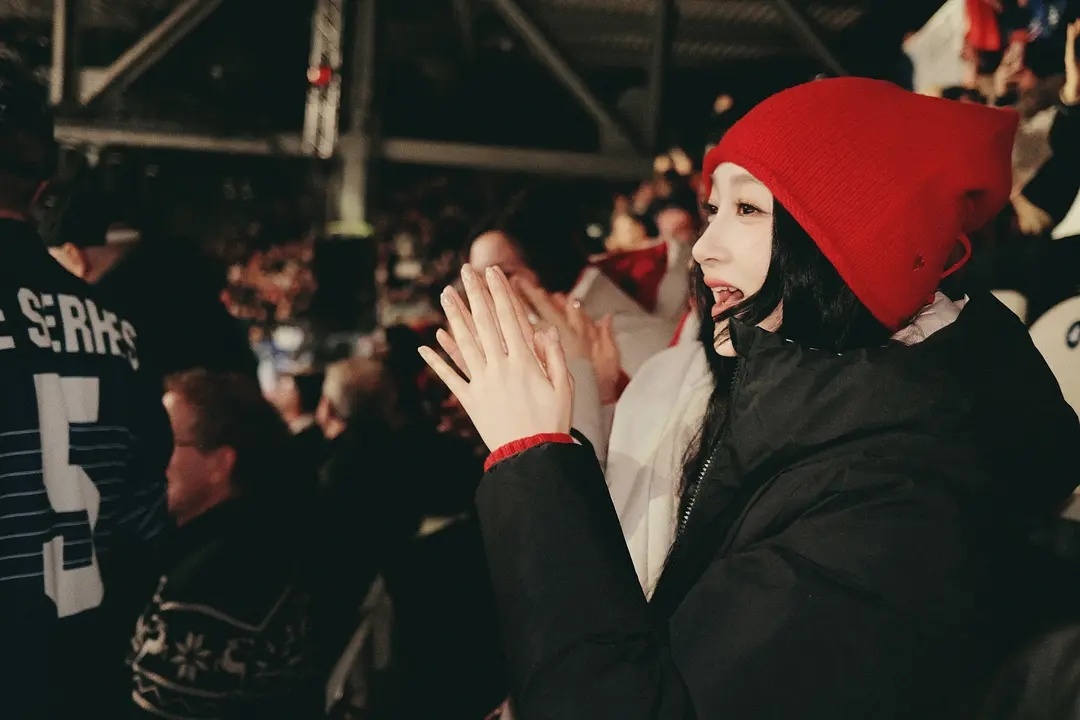 关晓彤冬奥会出图，真的很美啊，满满胶原蛋白 