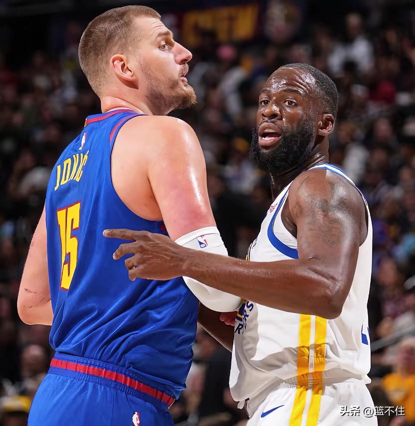 勇士输掘金，单纯的打不过而已。

两队防守都一般，纯拼进攻，典型的“爽文局”。但