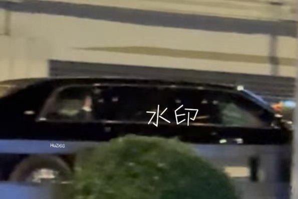 笑死了…据说还有人看到他摇下车窗招手了是不是真的啊哈哈哈（经鉴定假）特朗普访问中