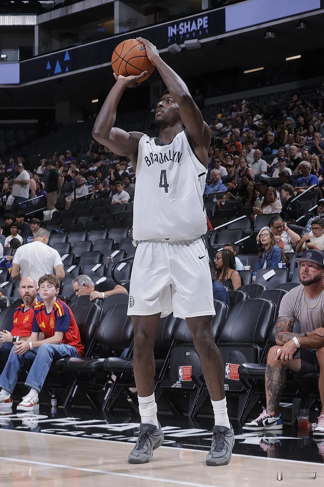 篮网神将28投仅1中，杨瀚森终于不是最差的首轮秀了

最近NBA正在举行夏季联赛