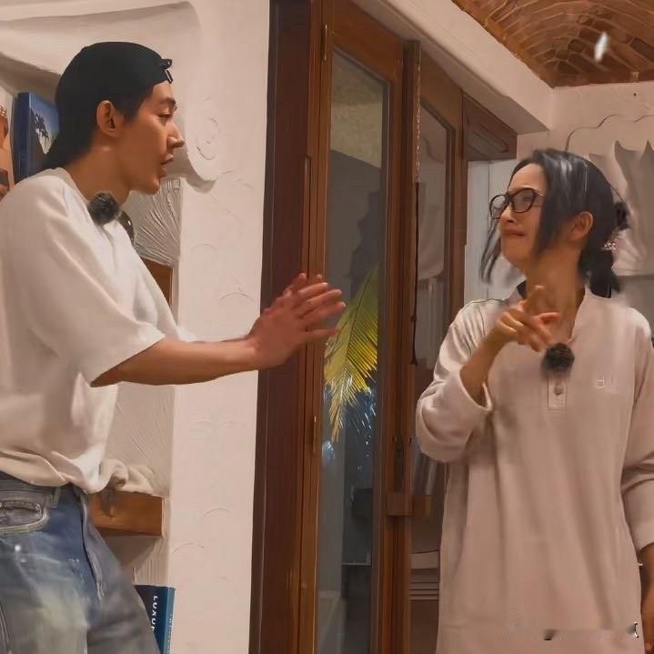 我能接受林依晨演老婆
也能接受邓为画了胡子
但是我真的接受不了邓为叫林依晨老婆，