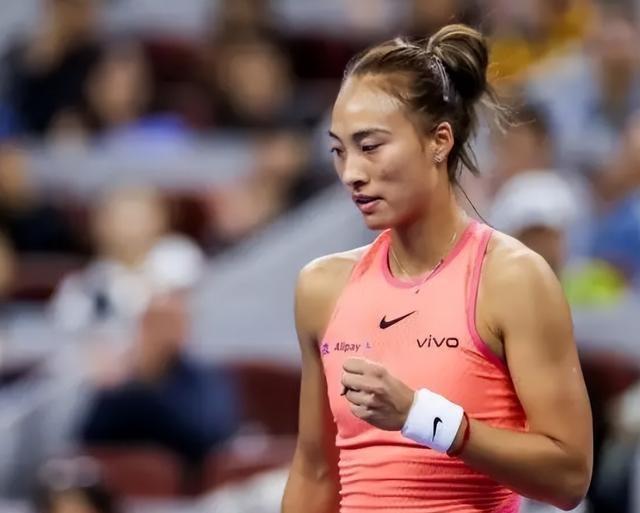 3-6，郑钦文状态太差
六记ACE球还被破发，中国金花太紧张
中网女单第四轮的比