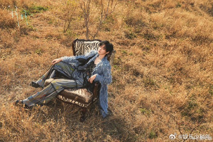 余宇涵公司年会中了一等奖我们的爸爸余宇涵的幸福时刻也太实在了，年会中一等奖现金就