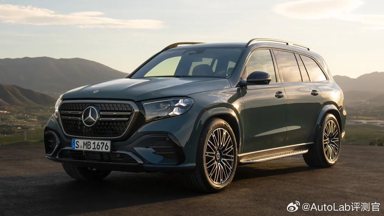 继S级改款之后，奔驰GLS近日也迎来了一次更新。相较于外观的小整容，新车的智能座