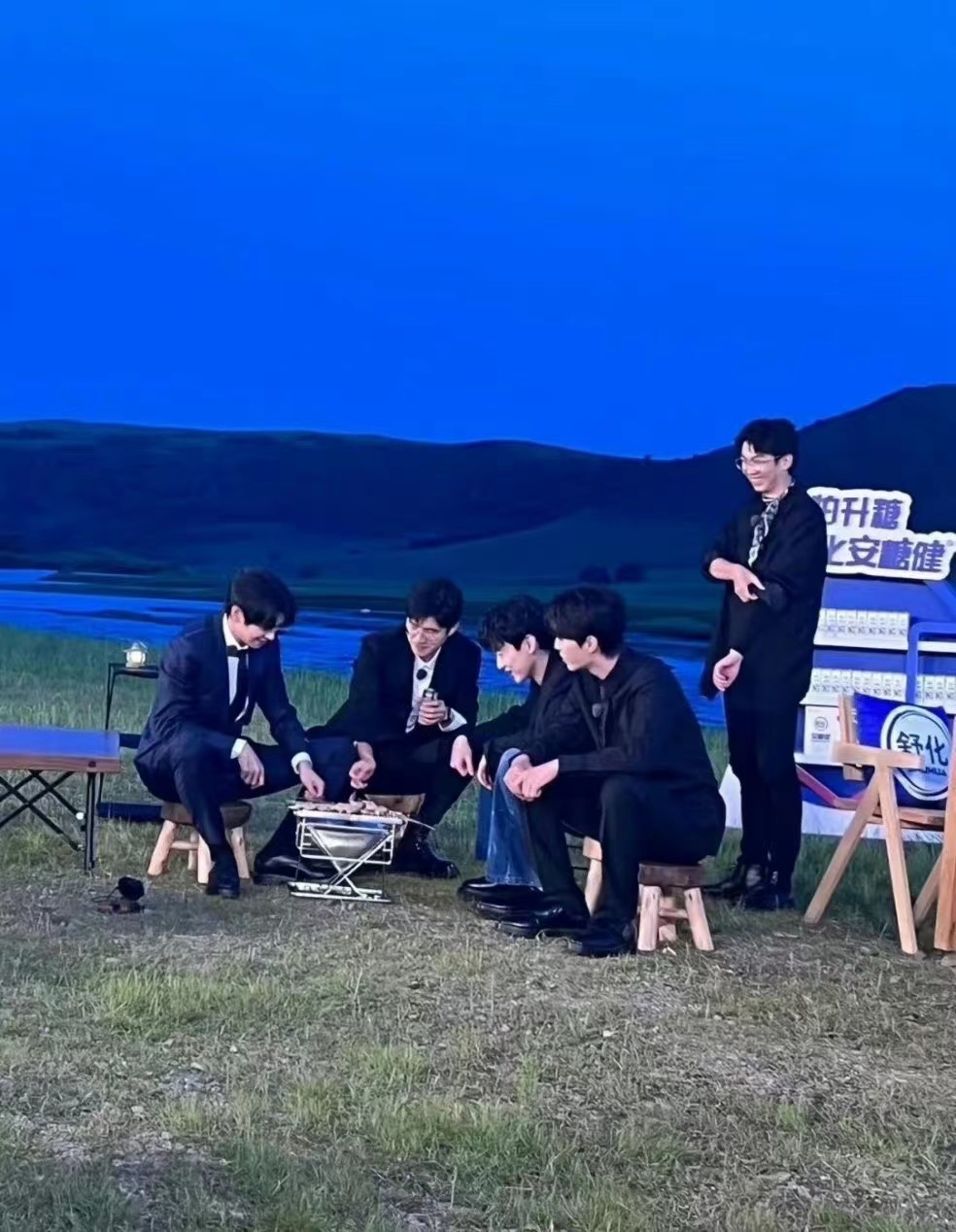 #贾乃亮是自家人# 向快乐出发，大自然才是真正的美，贾乃亮感觉又承担了好多的笑点
