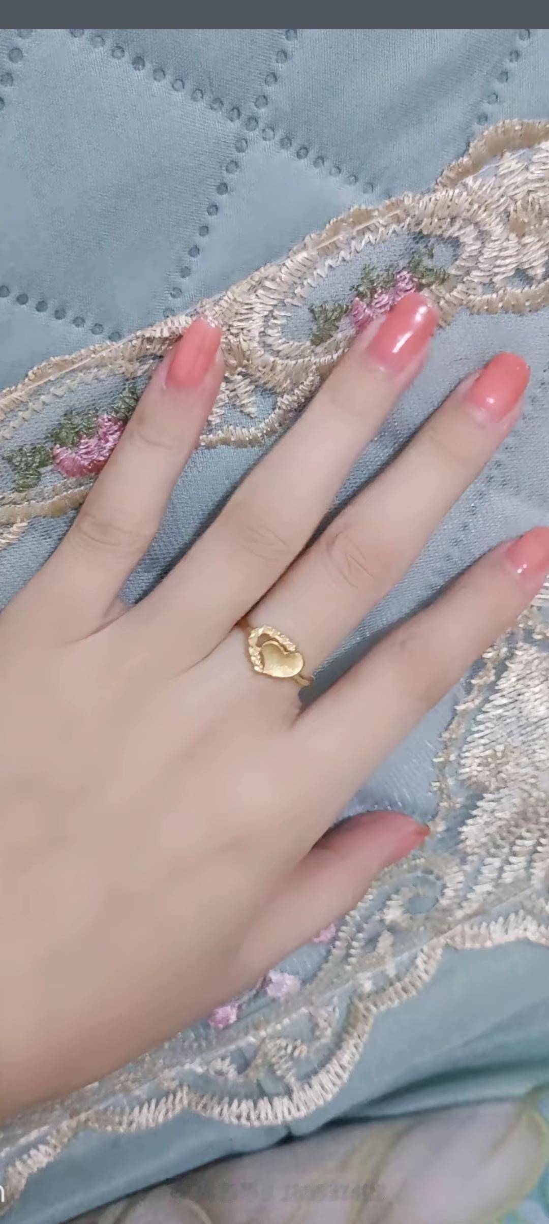 在外边打工好多年了，男人的宿舍里有一股气味，汗味，烟味，脚气味，睡觉有呼噜声味，