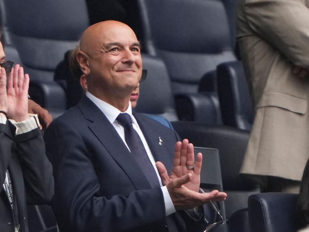 17分钟换下门将，任他哭着下场看都不看一眼，热刺8.7亿的豪门更衣室，就这么彻底