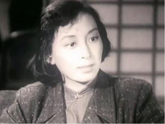 北影厂花旦，一生风光，78岁却倒在最疼爱的亲生儿子刀下。这位老人是姚向黎，新中国