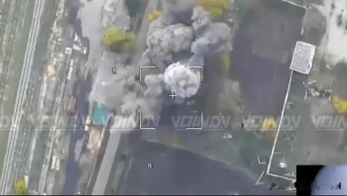 💥由第338近卫火箭炮旅炮兵执行的大型高精度爆炸，在特尔诺瓦托姆。
乌克兰武装