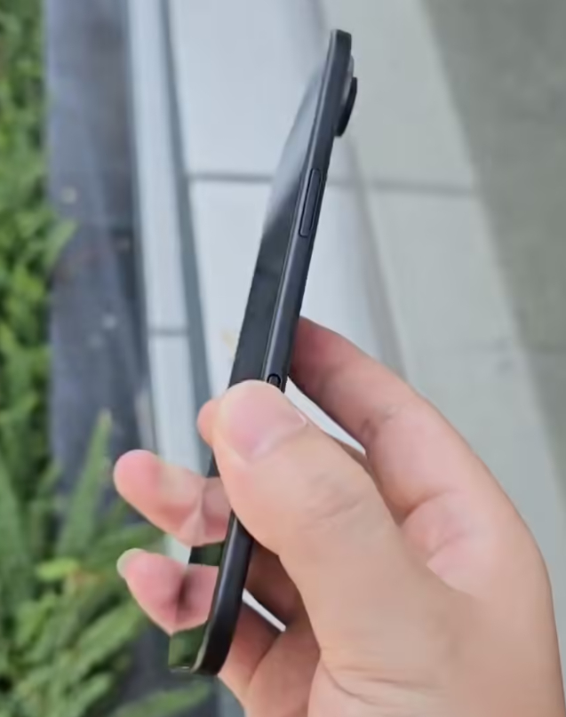 这么薄的手机，放屁股兜里有可能一屁股坐折吗？ ​​​