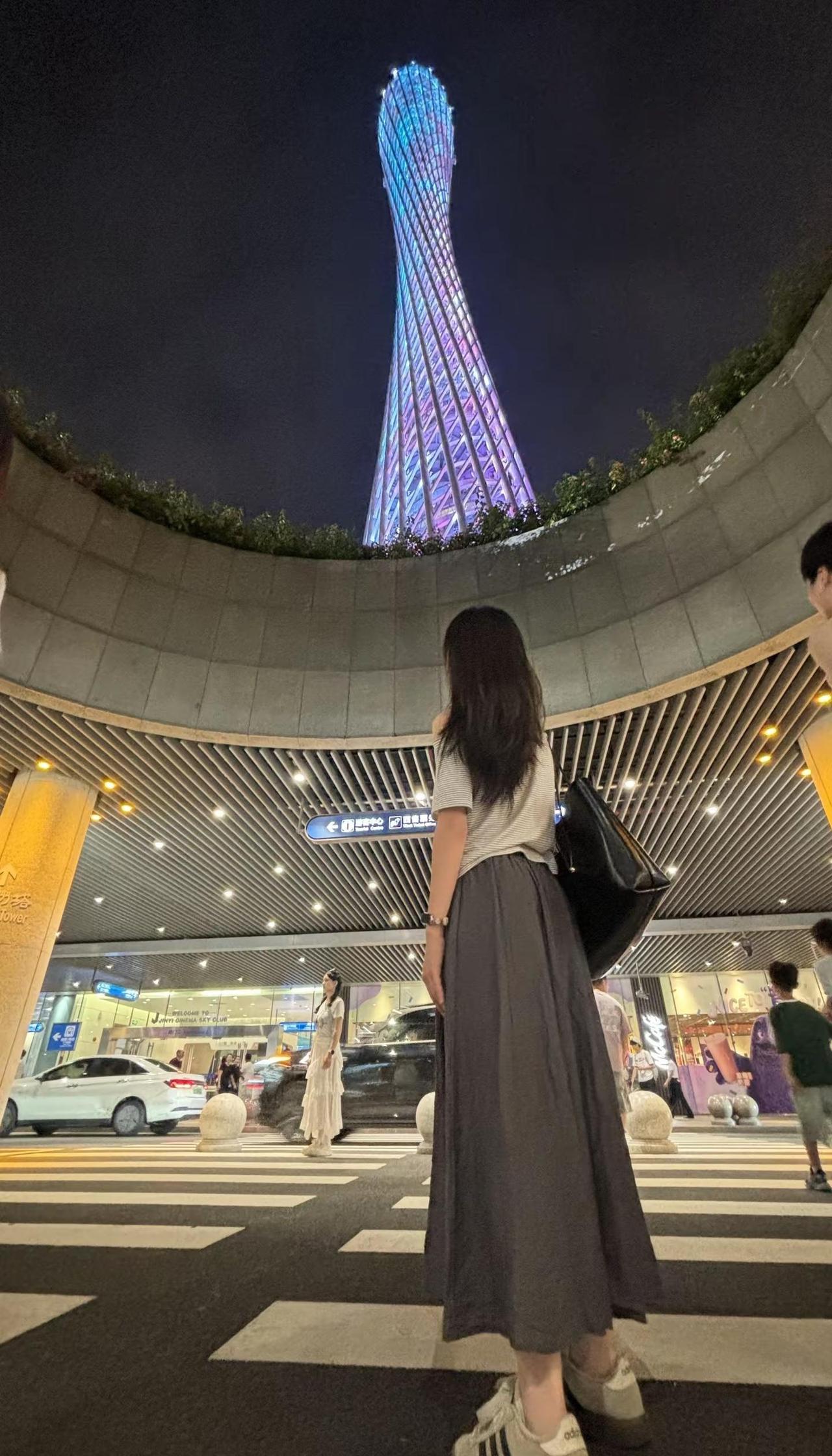今天我站在广州塔下塔下 广州塔拍照打卡地 广州塔小曼腰 广州