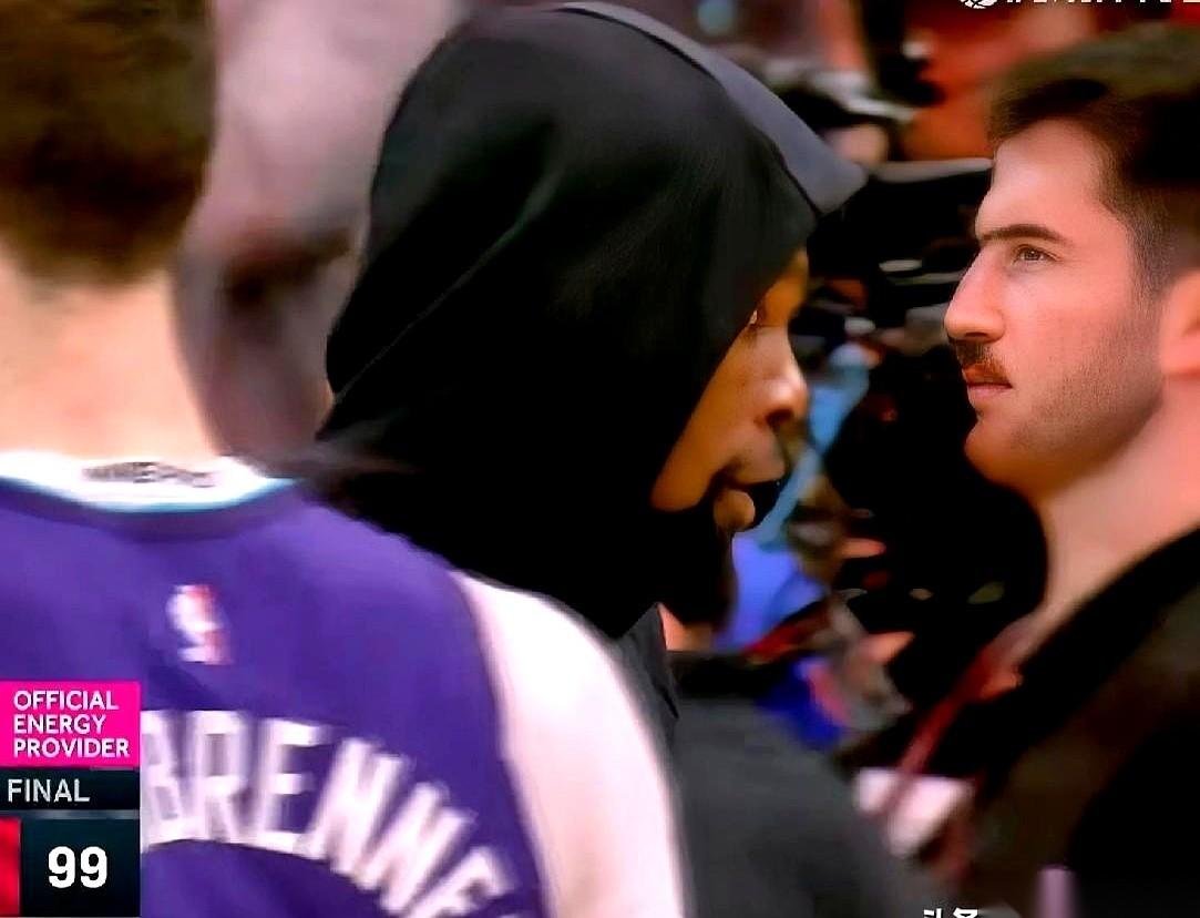 火箭队这帮号称“非卖品”的年轻人，在自己家门口，被黄蜂那群小伙子结结实实上了一课