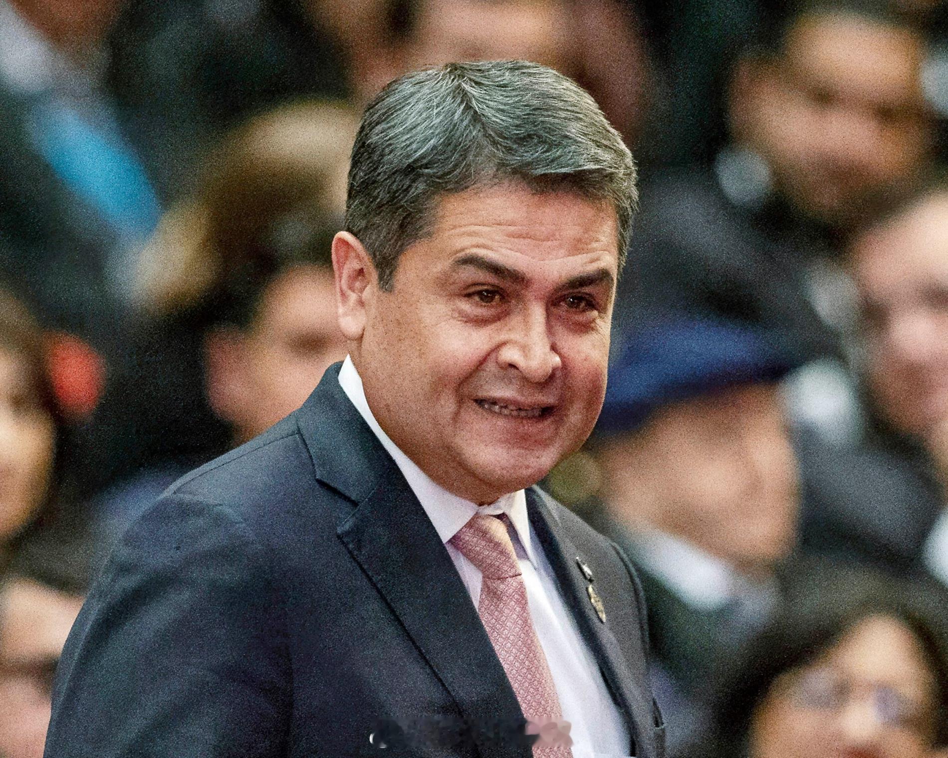 特朗普宣布将赦免洪都拉斯前总统、大毒枭胡安·奥兰多·埃尔南德斯，埃尔南德斯因涉嫌