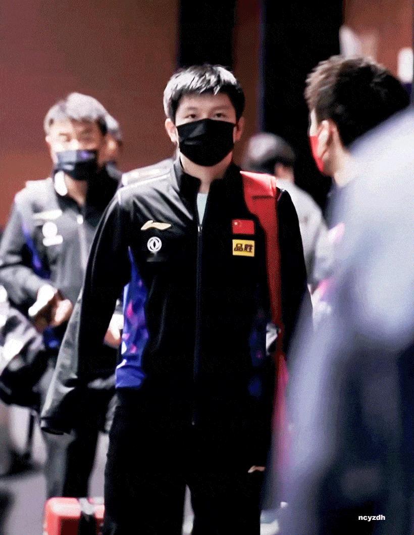 需要樊振东球迷助我一臂之力📣微博之夜年度评选激烈角逐中！只差你的一臂之力，就能