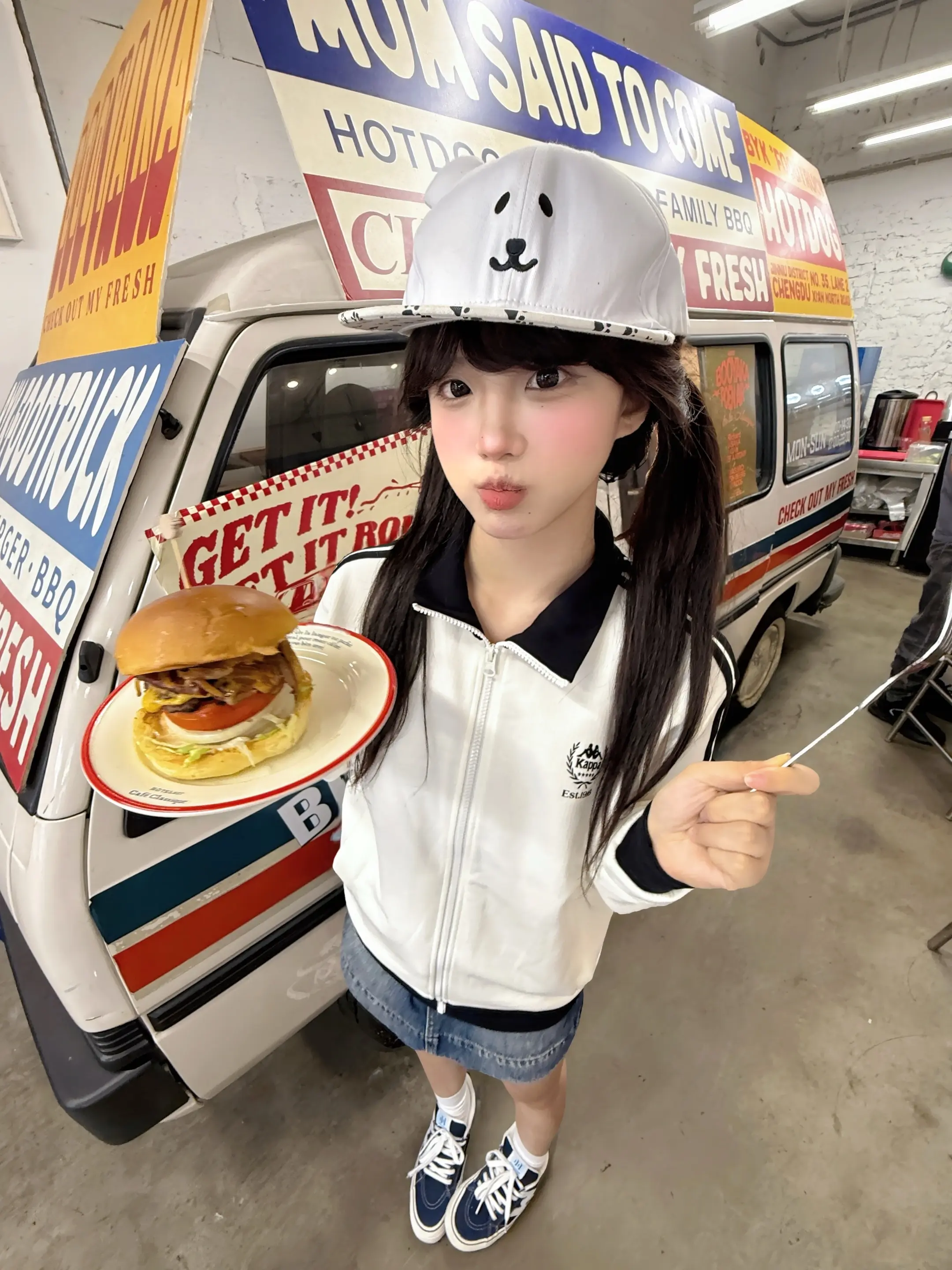 吃吃汉堡🍔。