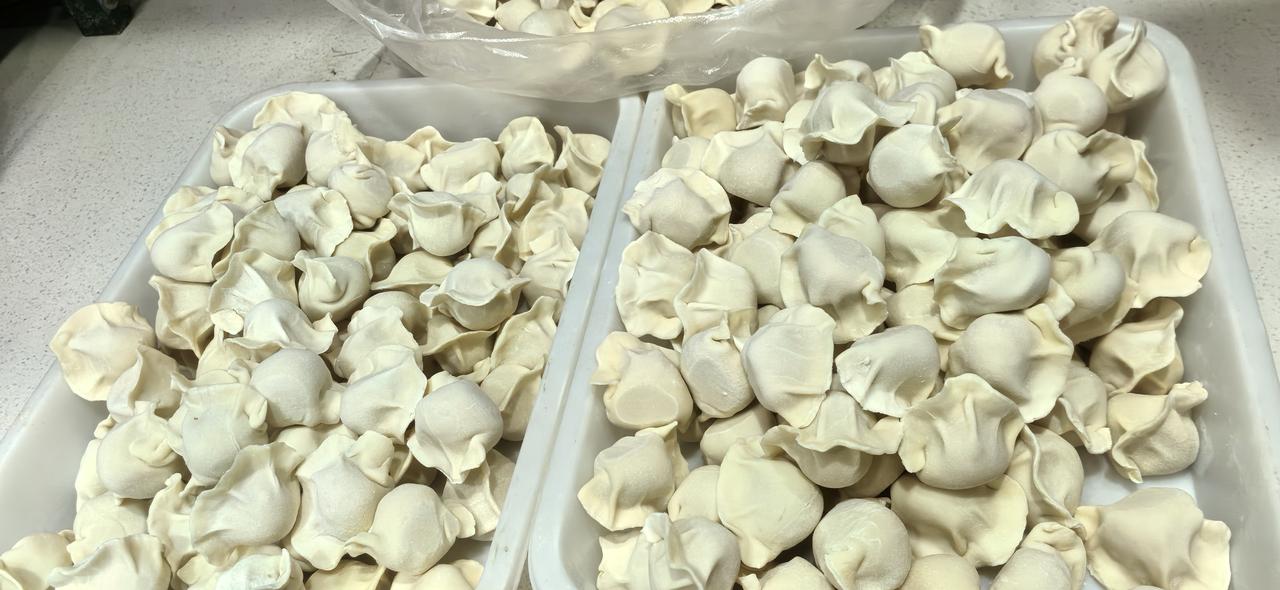 你们平时都包什么馅儿的饺子?
我们店里有6种馅最受顾客欢迎，一年四季都卖的好
猪