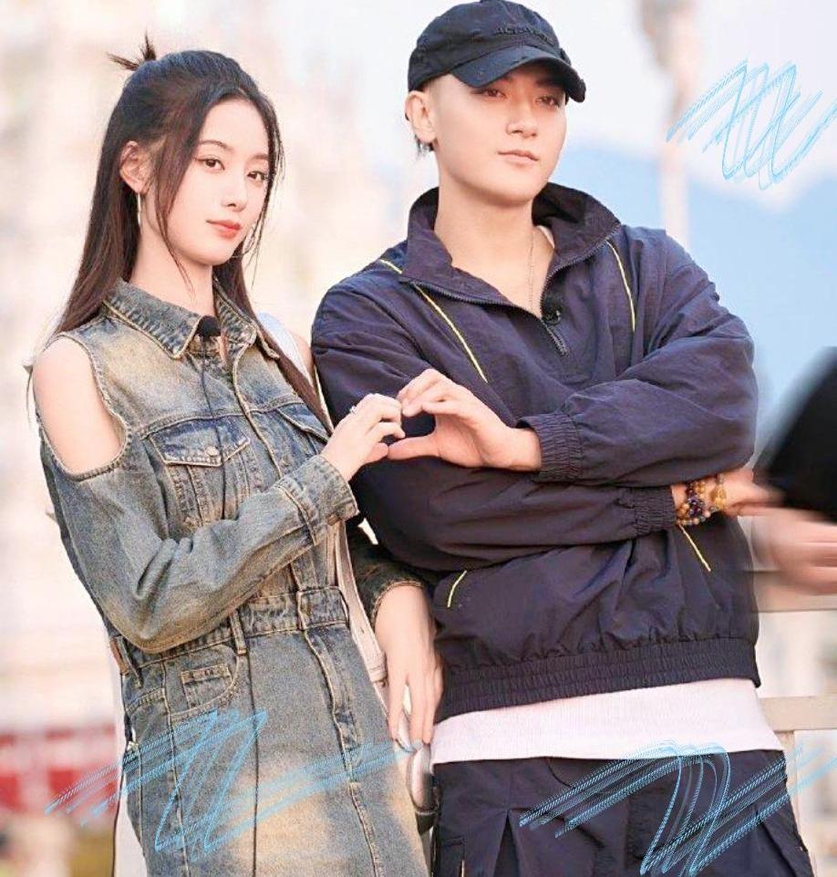 黄子韬求婚徐艺洋，这事儿算是彻底藏不住了。
之前直播里急赤白脸地否认，一口一个“
