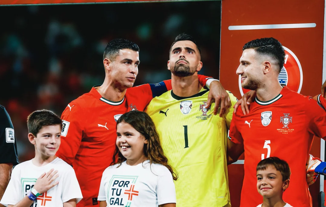 C罗赛前和达洛特的对视