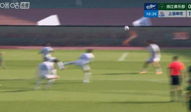 申花门将薛庆皓开悟了？

这个两连扑表现不错啊，挡住了浙江队的攻势，半场结束前又