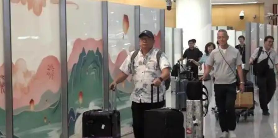 台湾欢呼，中国飞机来了！

7月4日，大陆航空公司恢复两岸直飞航线的消息，让不少
