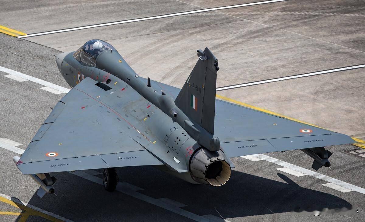 光辉不是摔不了，而是飞行次数太少了，一旦数量上去了，飞行次数上去了，光辉战斗机同