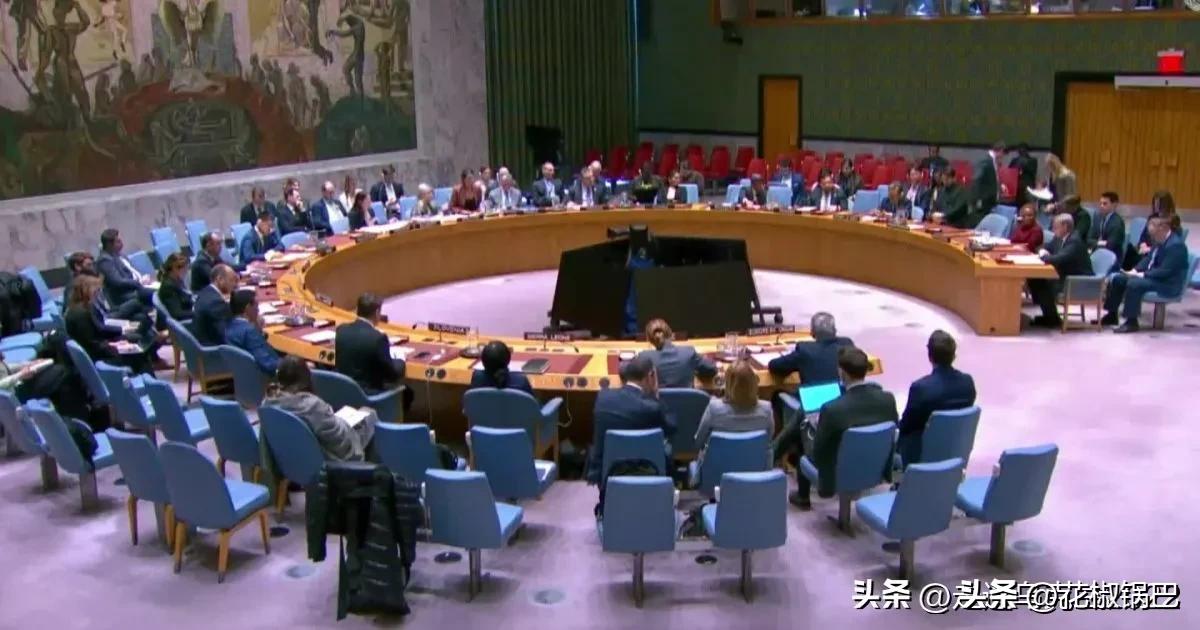 美国在安理会直接骂：俄罗斯这仗打废了，炼油厂天天着火，战场啥也拿不下。别硬撑了，