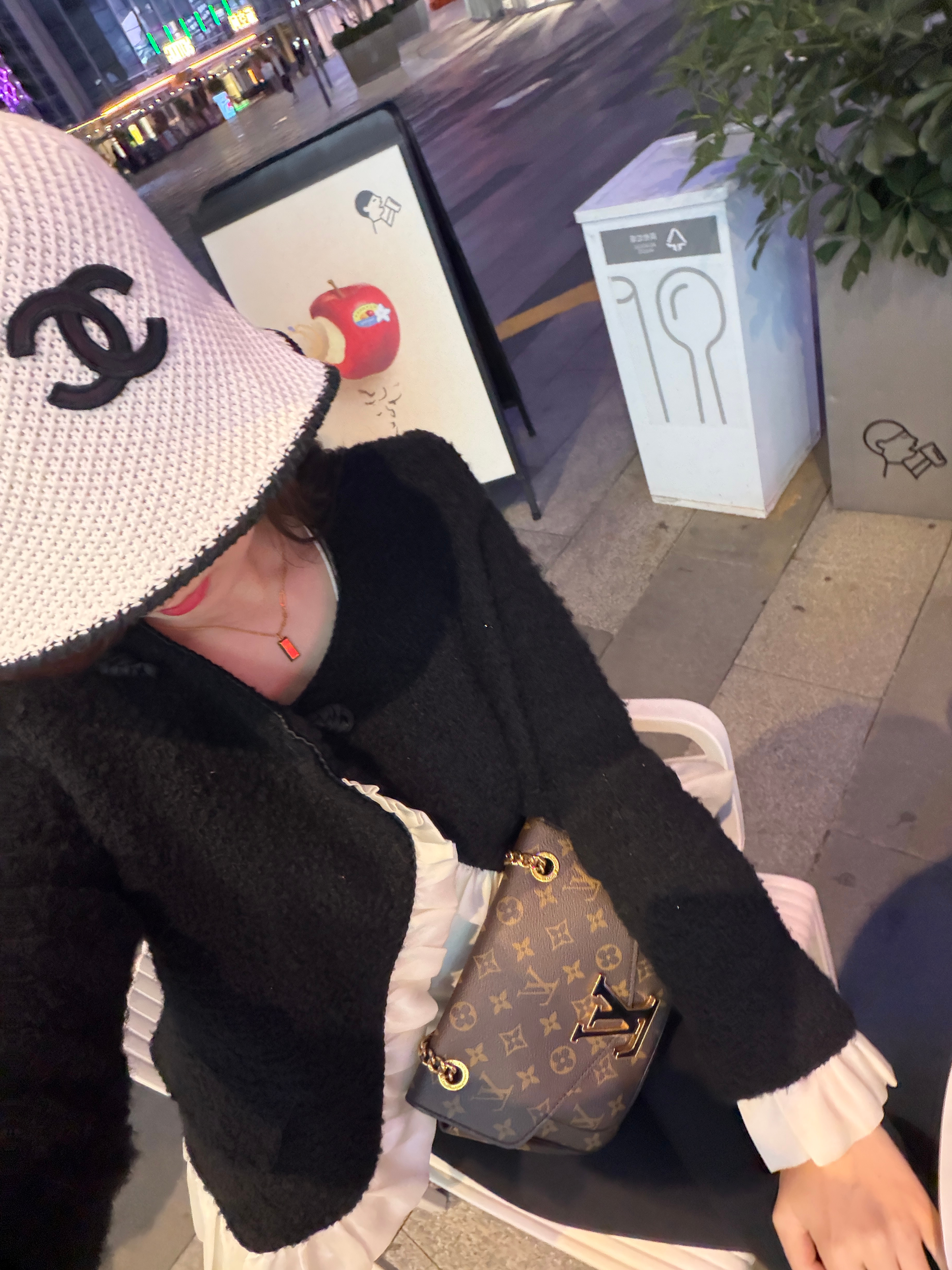 周末愉快 看了一个非常一般的电影🎬但是心情好🙂