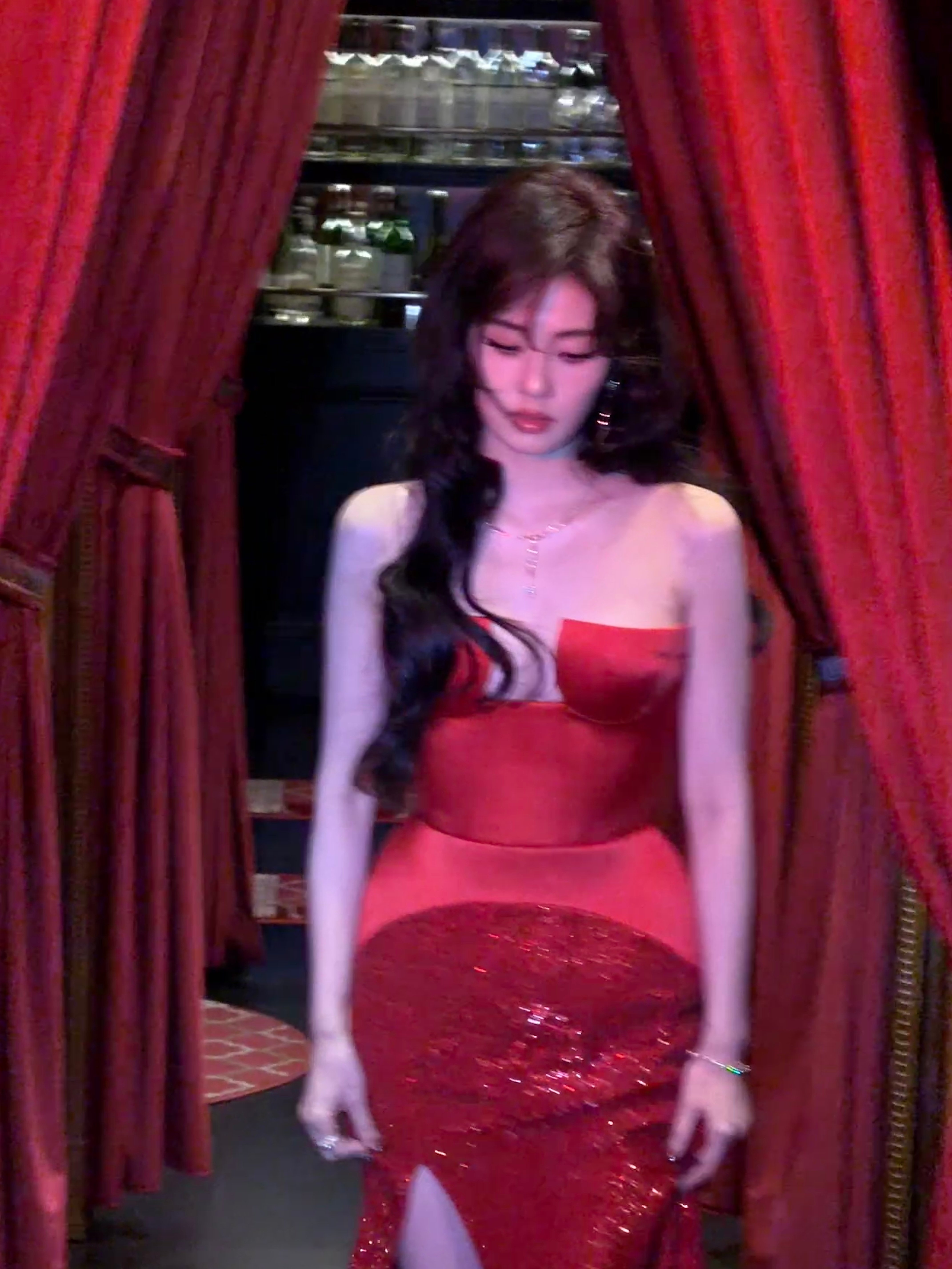 白鹿微博之夜出图，今天打的安全牌，这造型完成度蛮高了 