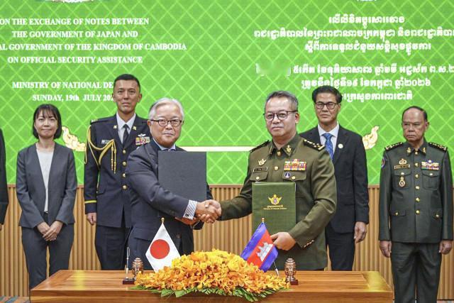 日本政府将首次向柬埔寨军方提供支持，包括安全合作和提供通信设备，日本称此举是为了