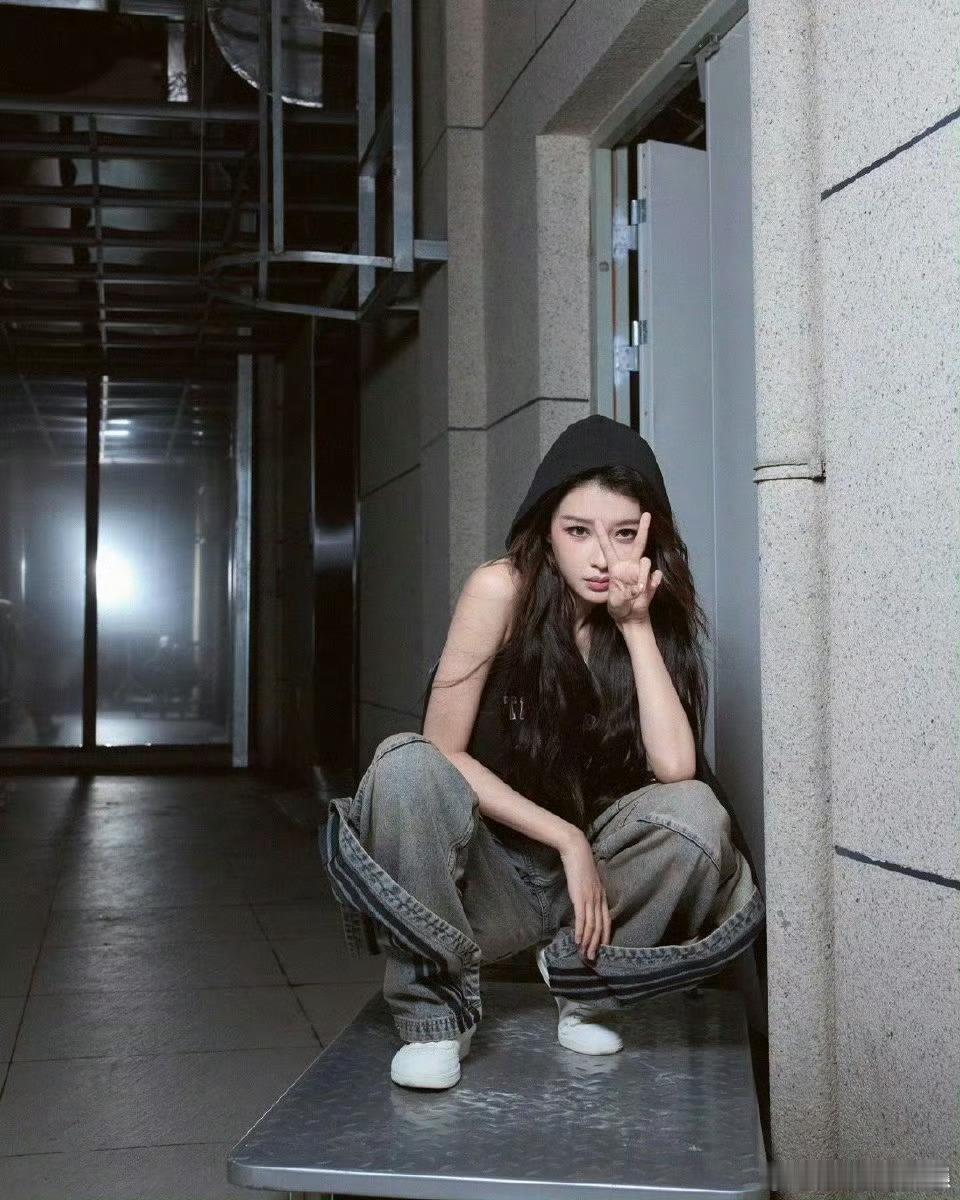 孙怡团向庄法团发动奇袭的理由乘风2026孙怡团果断选择向庄法团发动奇袭，看似大胆