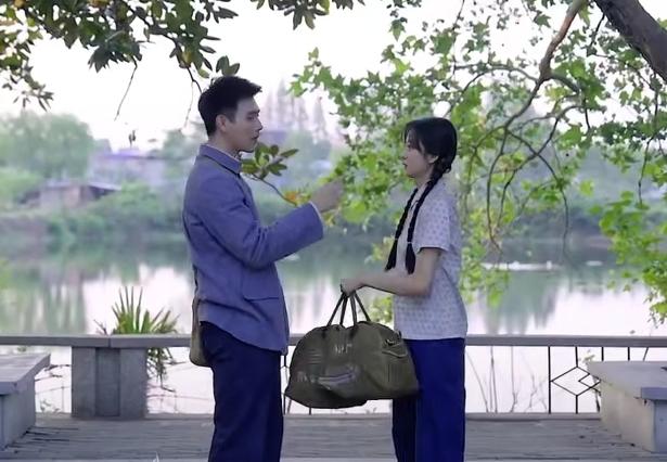 孙千采访时直言，陈飞宇私下和荧幕上直接不一样！
 
他们合作新剧《纯真年代的爱情