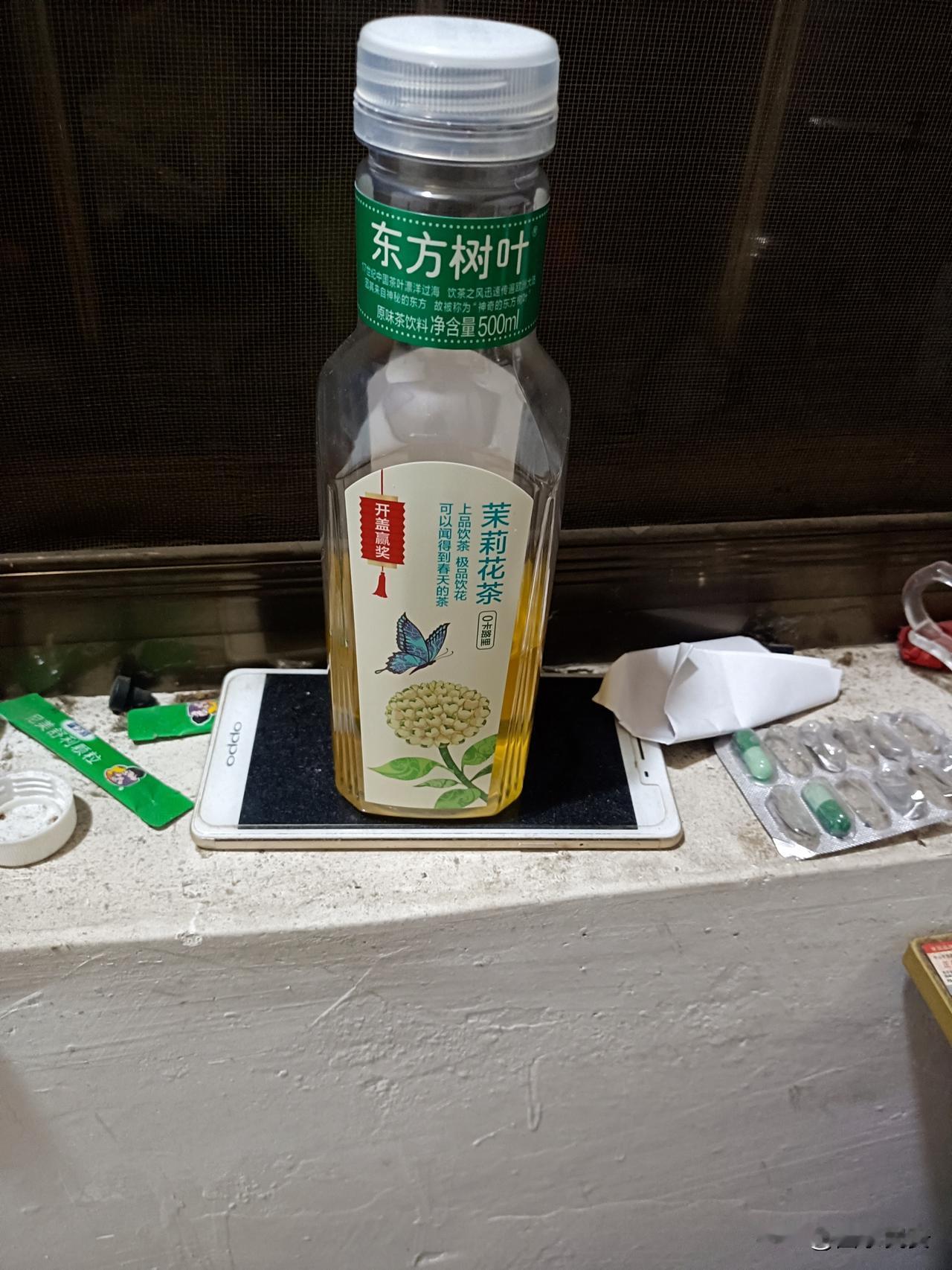 年轻人真爱
出门最新东方树叶
头回喝东方树叶茉莉花茶，以为是“白水味”，结果开盖