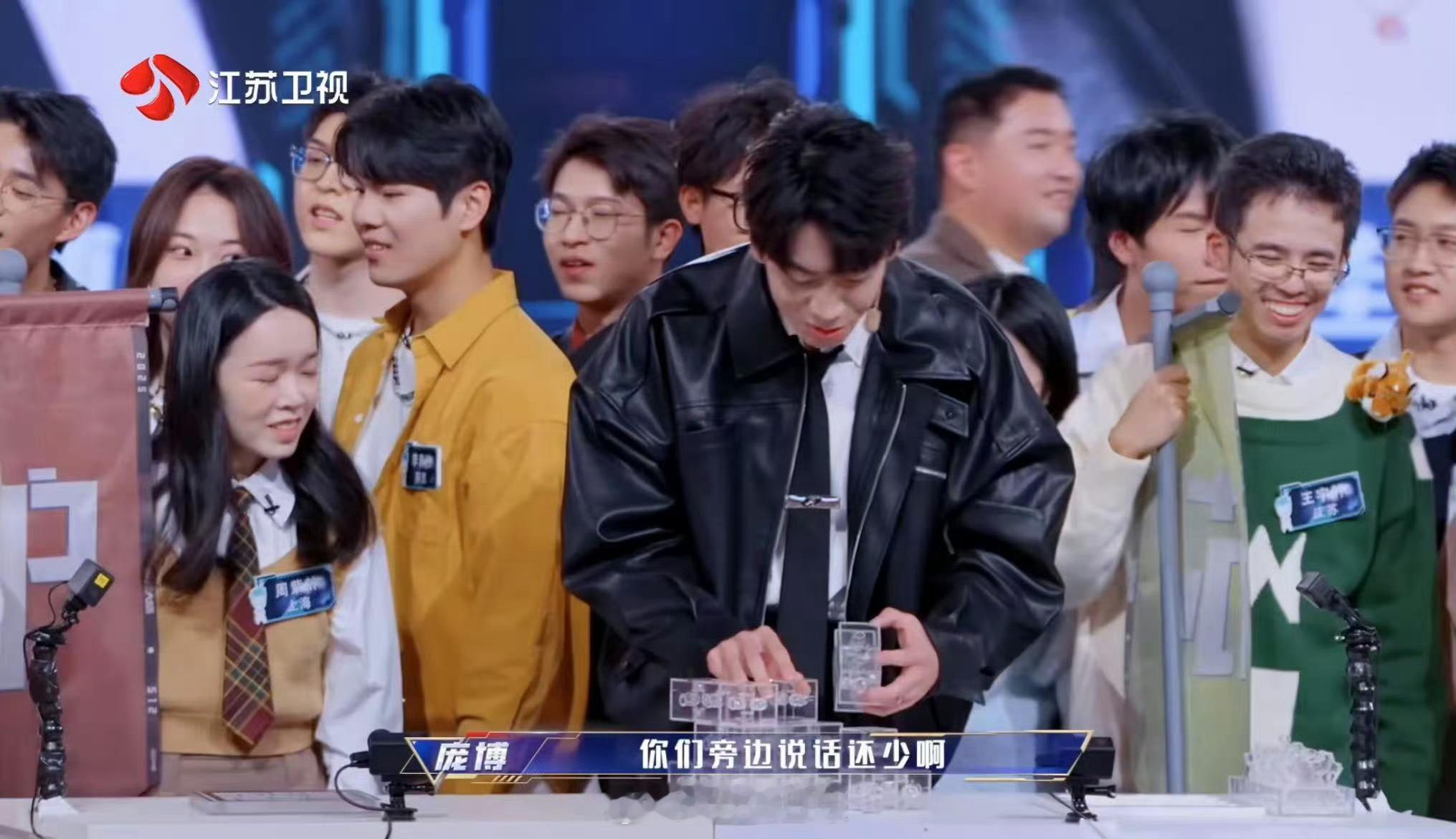 魏坤琳下场做题第一 魏坤琳教授做题，简直就是一场精彩的表演！那行云流水般的解题过