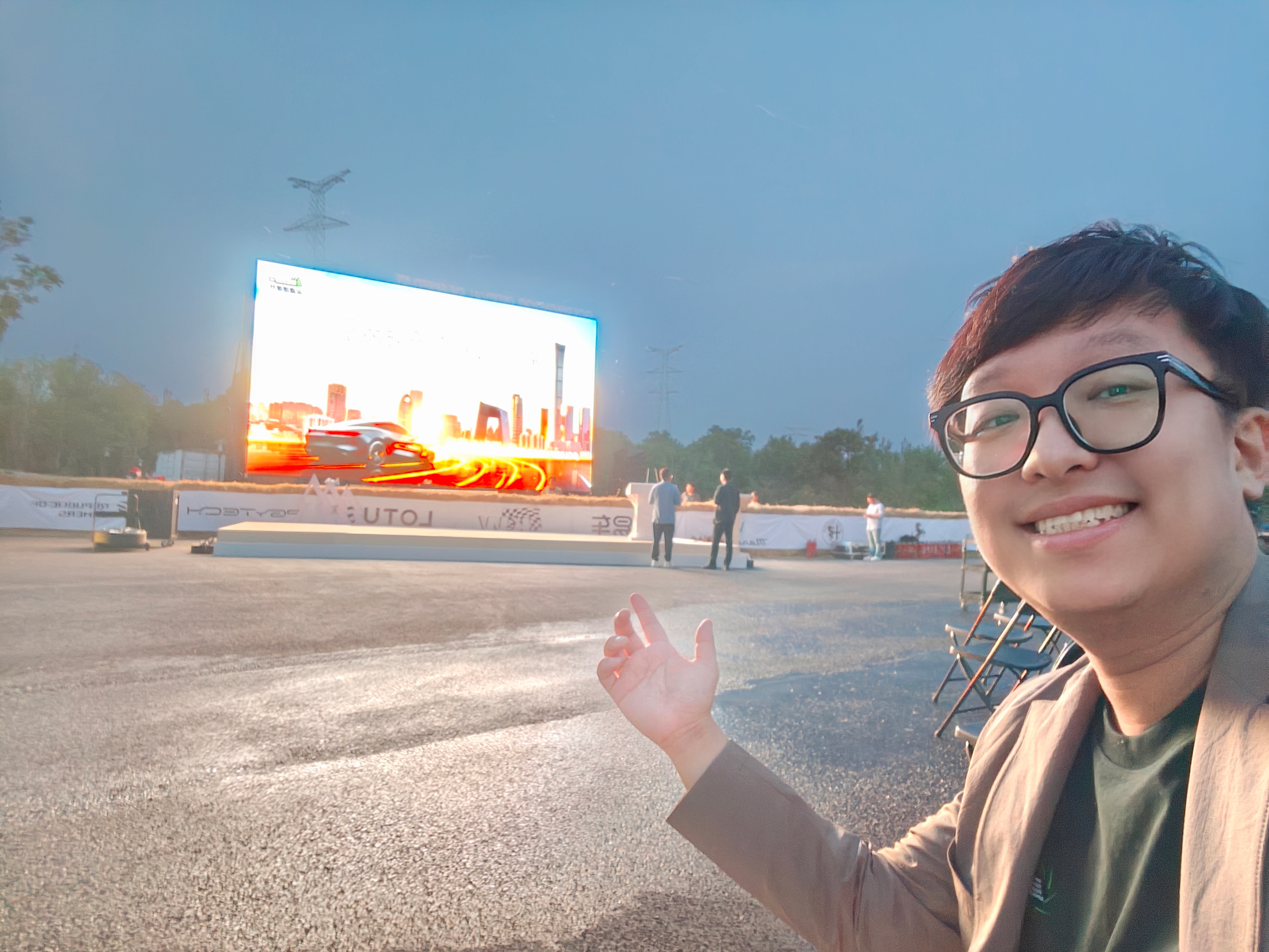 大晚上彩排呢  ​​​