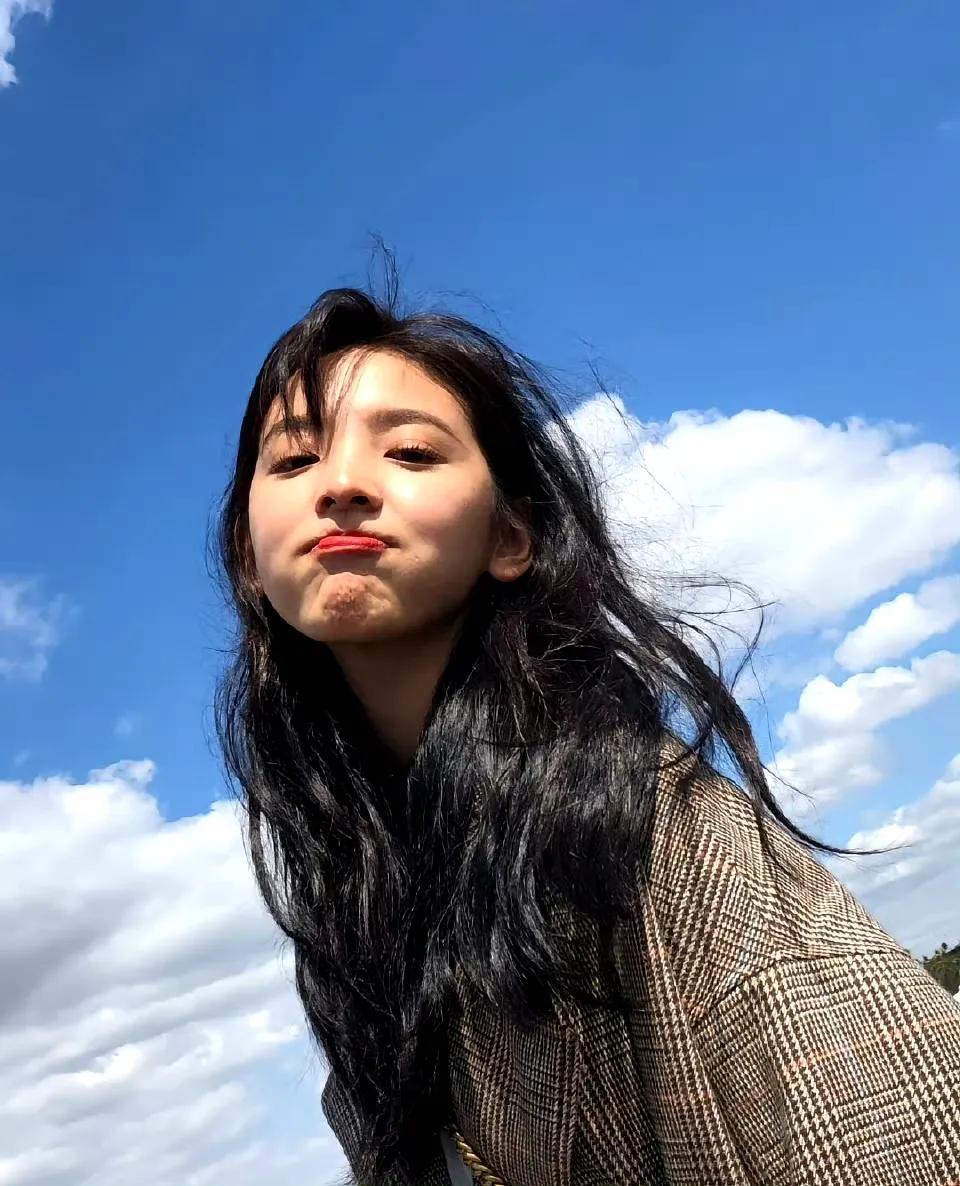 章若楠靠当年的这组蓝天白云照出圈了章若楠巨美 章若楠颜 章若楠的小阿婷 章若楠性