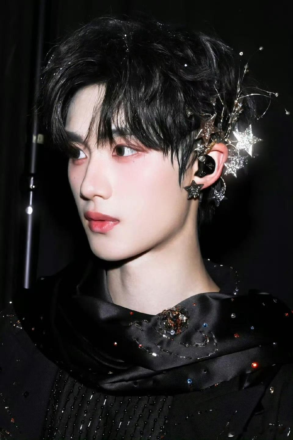 时代少年团[超话]  五周年快手直播  时代少年团五周年快手直播开启，期待精彩高