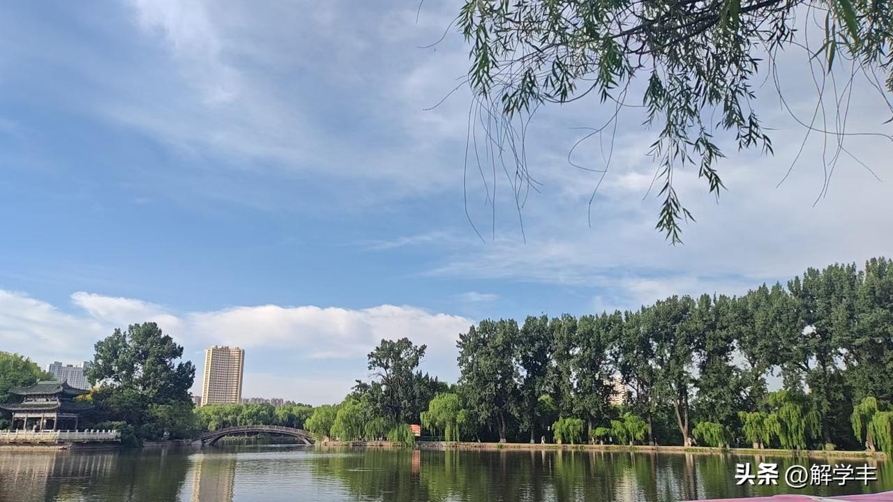 a股有一个规律，那就是主线开始调整的阶段，市场会出现妖股，活跃市场！一旦妖股生成
