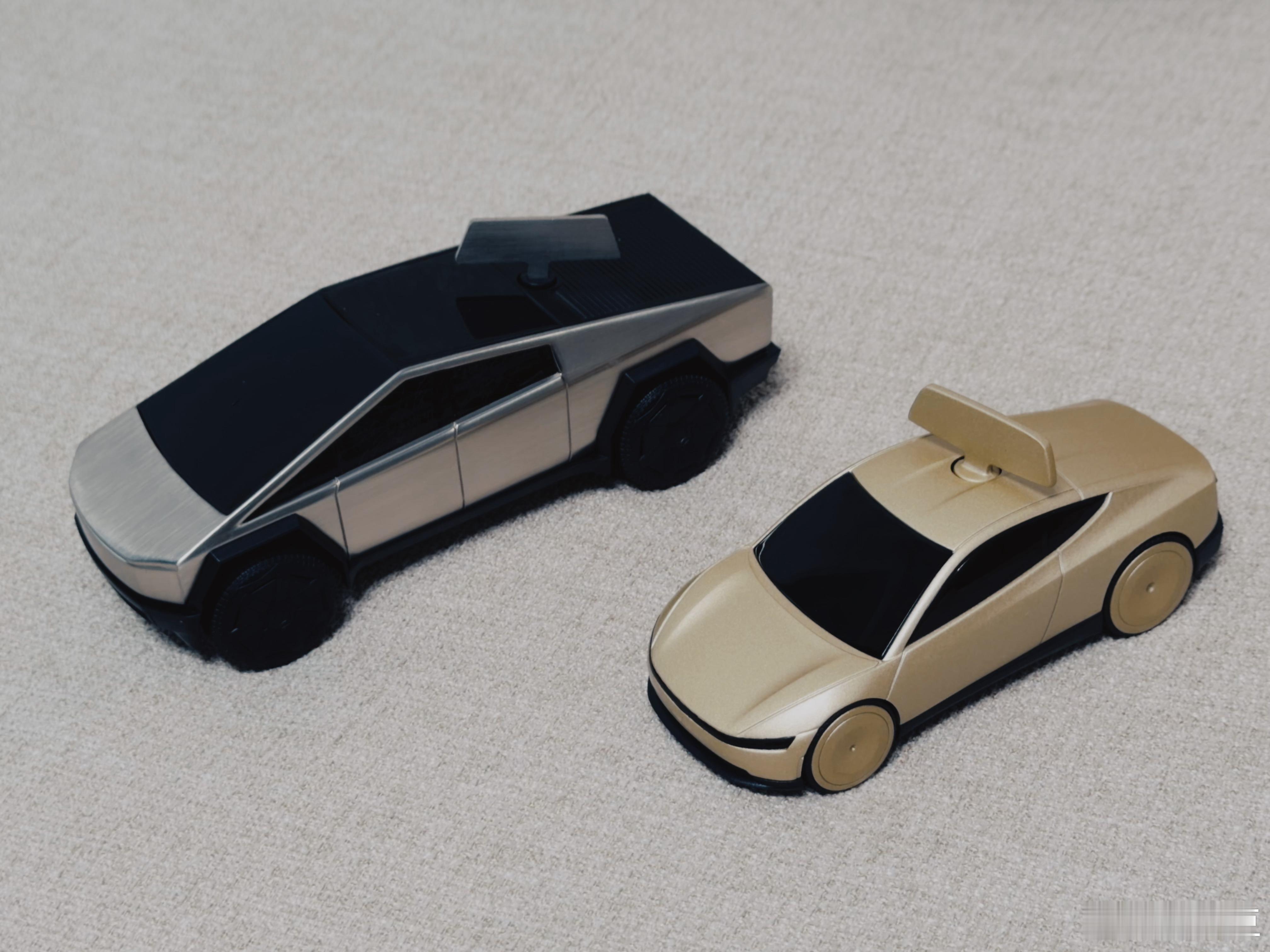 特斯拉官方上架的这些模型玩具质感真的很好太喜欢了用手机拍了一组图 