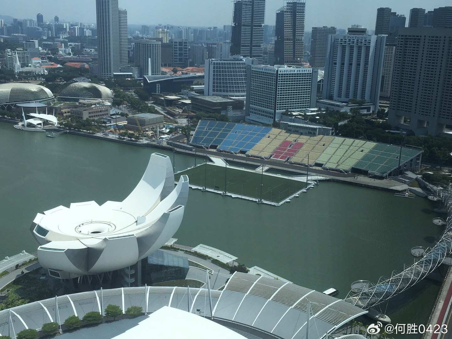 金沙酒店对面的海上球场也变成工地了，鱼尾狮更是遇到了围挡清洗，这运气也是没谁了 