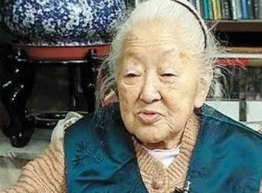 1978年，钱三强的妻子在菜市场摸了一下冬笋，售货员见她的衣服上布满了补丁，翻了