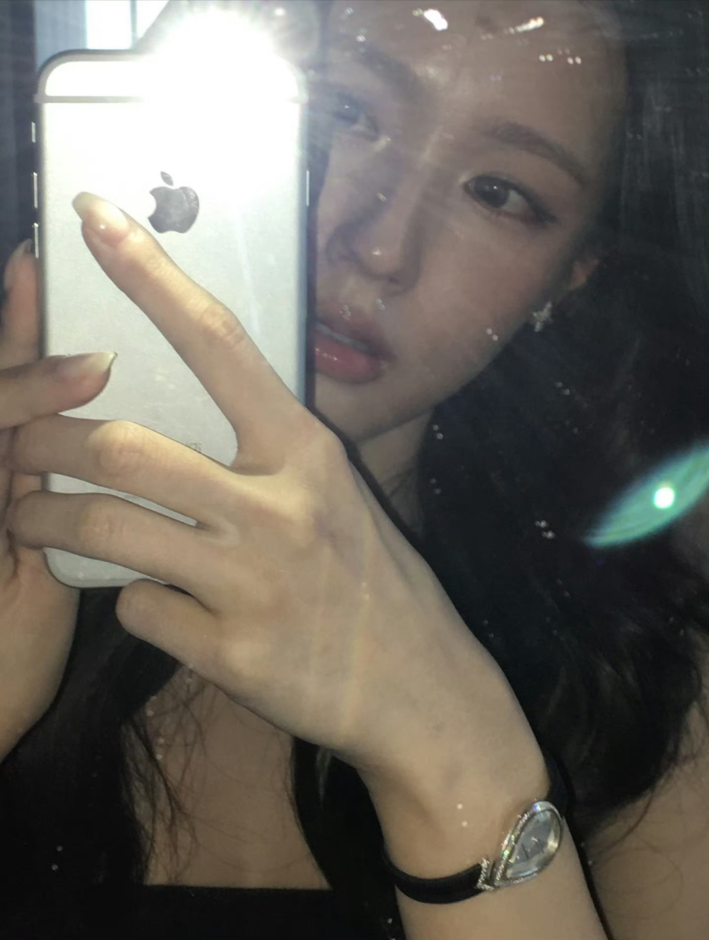 阳光赋予向上的力量，信用筑牢相处的根基，这便是最实在的正能量。不欺人、不欺心，以