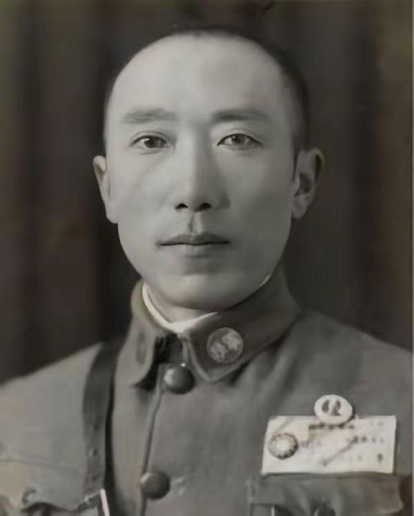 1941年，山西土匪乔日成投降日军后，日军中将竟亲自带着10000多人包围了他，