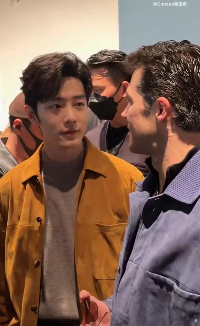 肖战头排看秀刘雯开场 肖战头排看秀这待遇绝了，刘雯开场更是锦上添花！他上身一月新