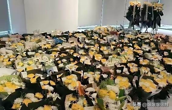 才41岁啊，张雪峰的悼念阵仗，竟然比当初宗庆后老先生还要夸张。

网上铺天盖地都