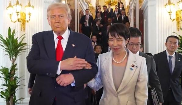 日本的选举，已经结束了！
甚至在选民还没把票投进箱子之前，特朗普就直接帮日本人选