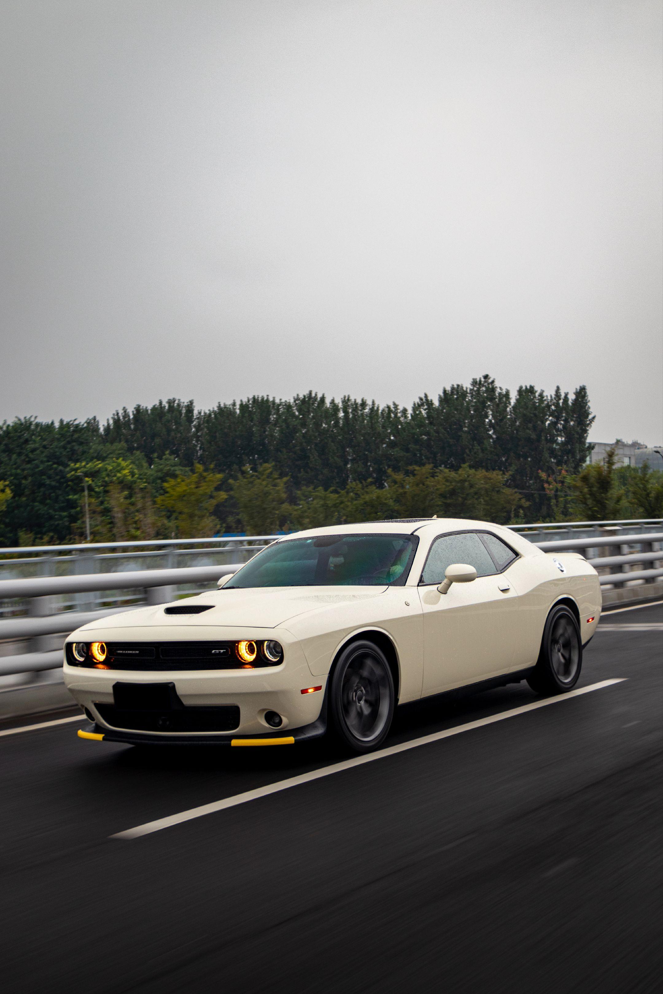 雨中的道奇挑战者gt太有氛围了