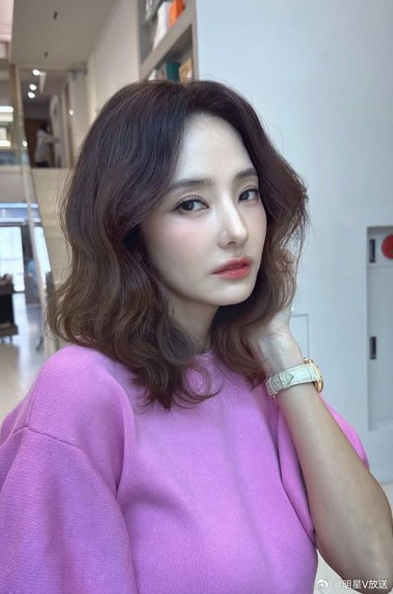 韩彩英45岁状态 韩国演员韩彩英在ins上晒出近照，童年女神成童颜女神了[憧憬]