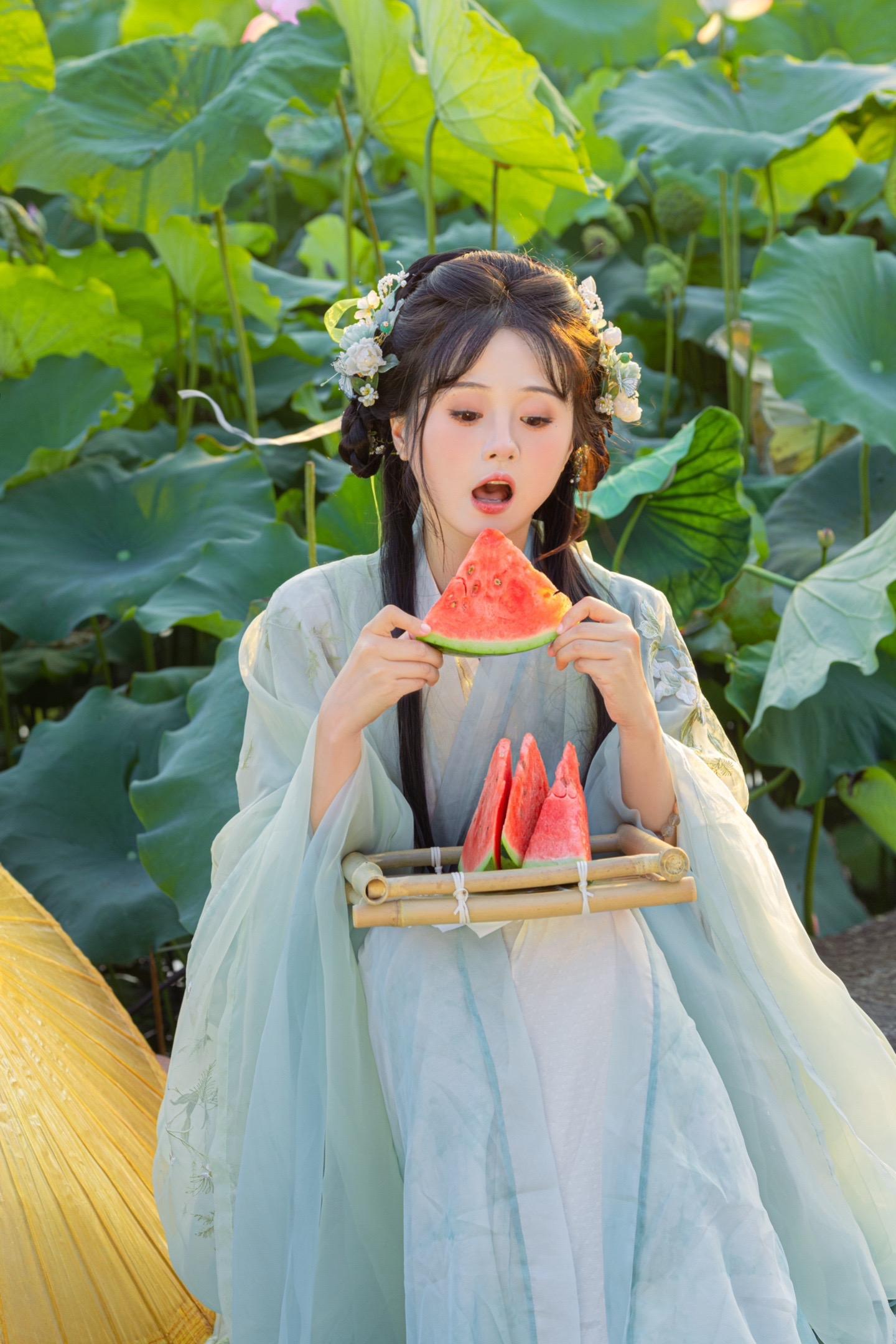 你发的娃娃脸，降落在身边。