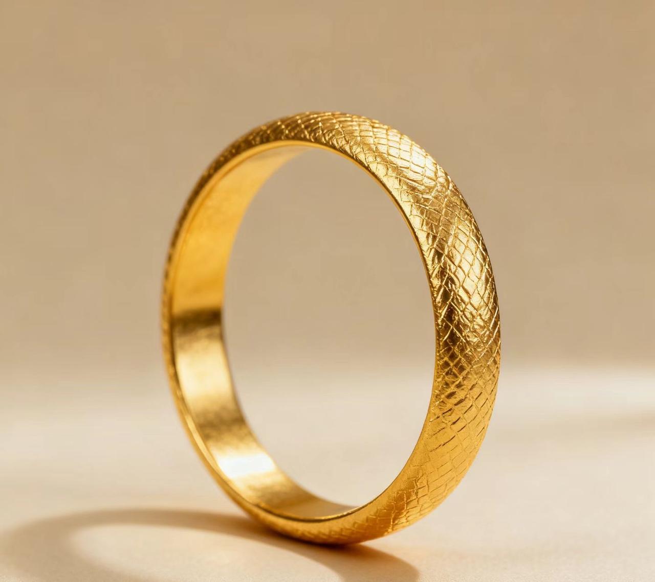 今天黄金上涨
目前的国际金价是944.89元每克
昨天还是940元每克

估计还